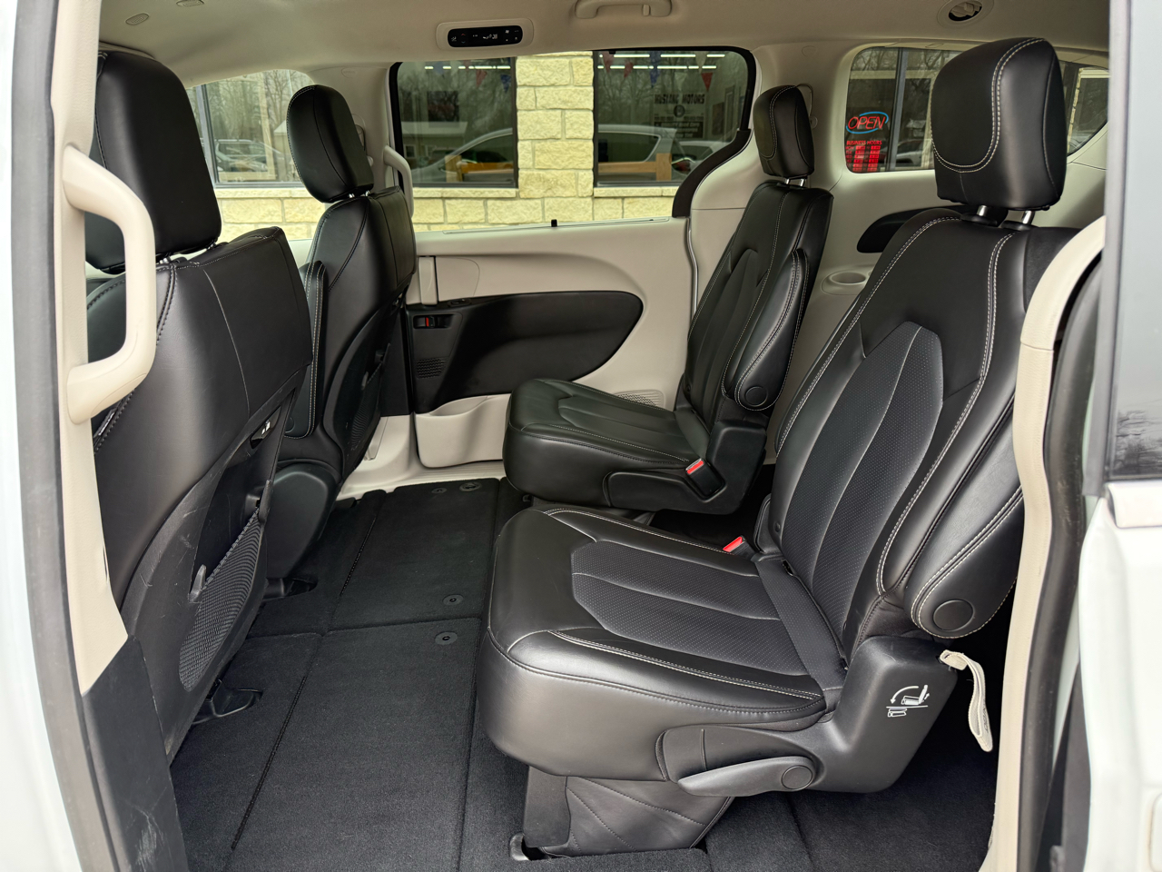 Chrysler Pacifica Touring L 2023