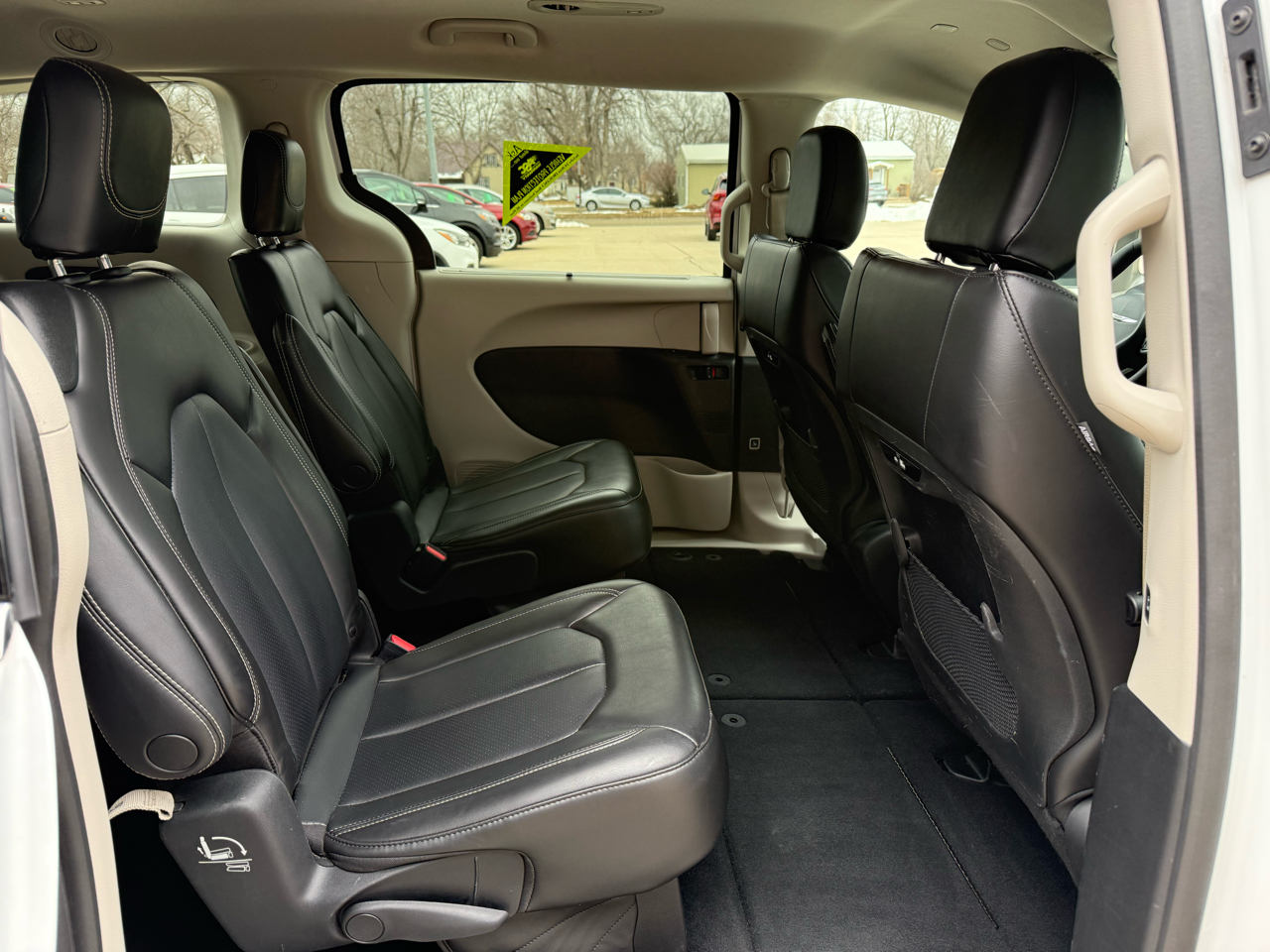 Chrysler Pacifica Touring L 2023