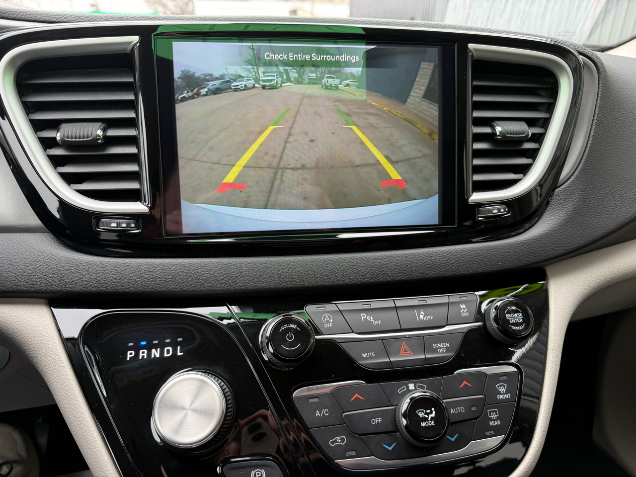 Chrysler Pacifica Touring L 2023