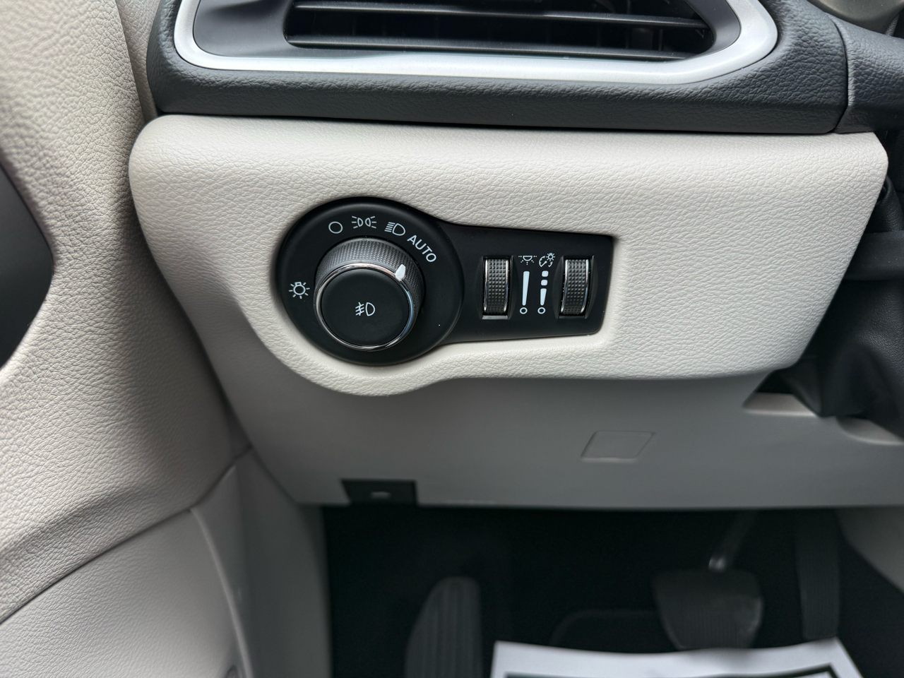 Chrysler Pacifica Touring L 2023