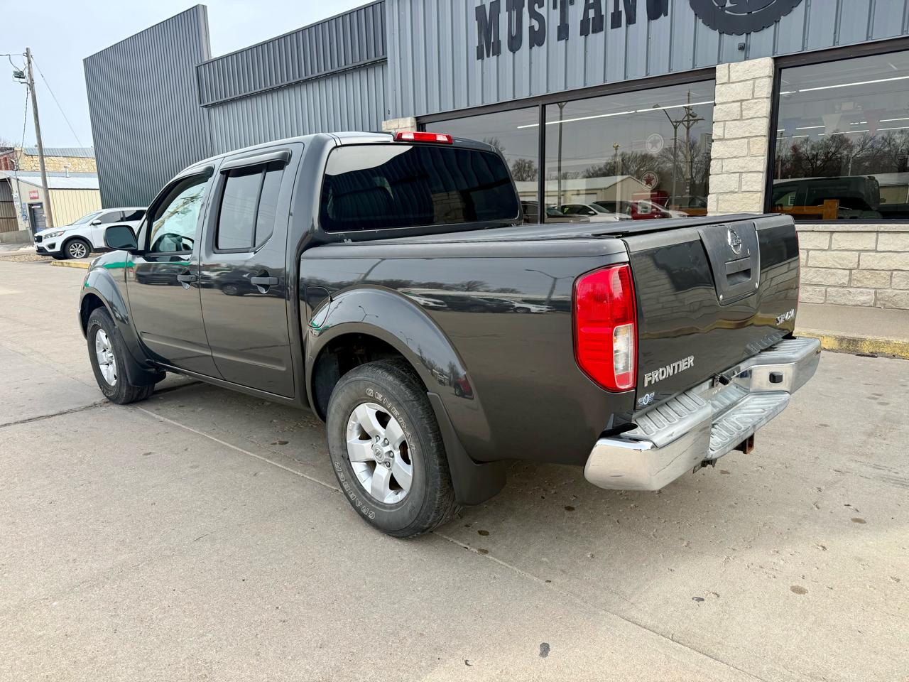 Nissan Frontier SE-V6 Crew Cab 4WD 2010