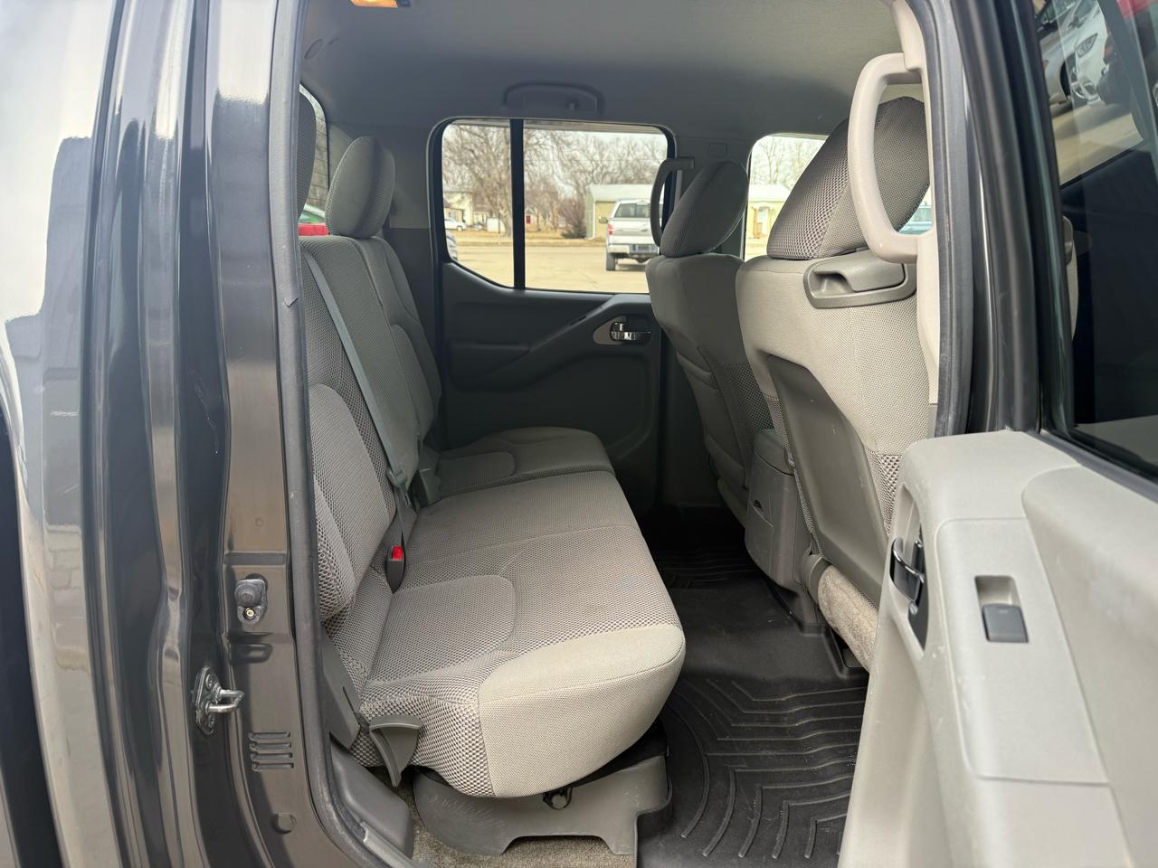 Nissan Frontier SE-V6 Crew Cab 4WD 2010