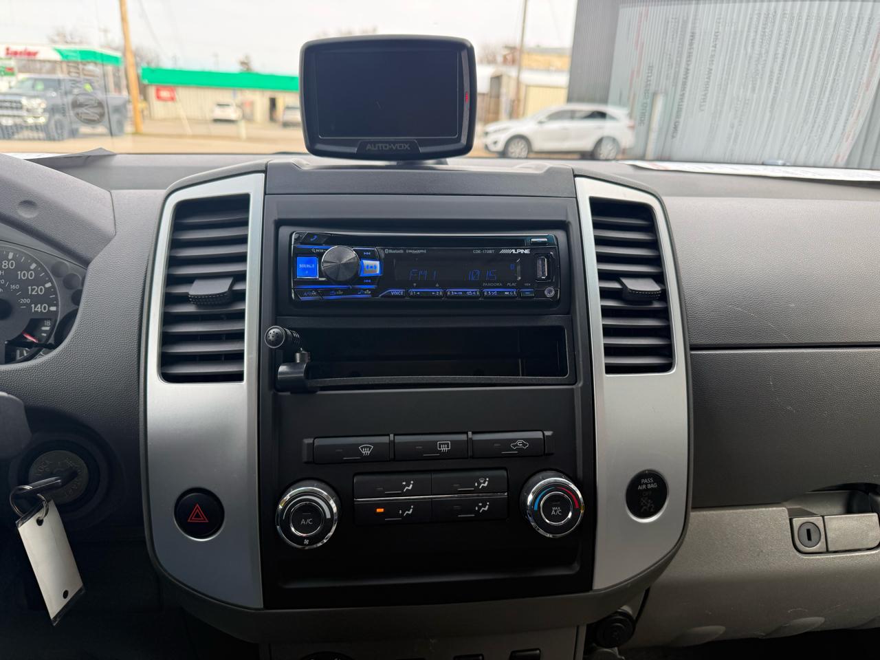 Nissan Frontier SE-V6 Crew Cab 4WD 2010