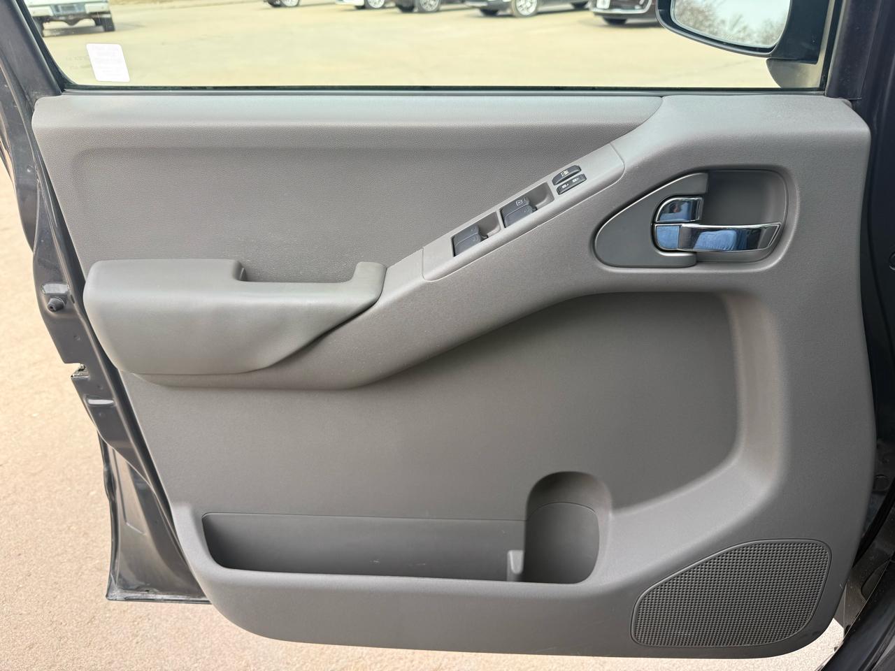 Nissan Frontier SE-V6 Crew Cab 4WD 2010