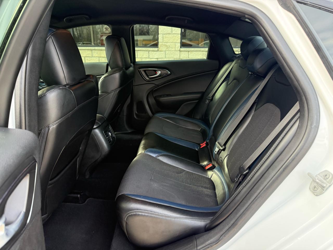 Chrysler 200 S AWD 2015