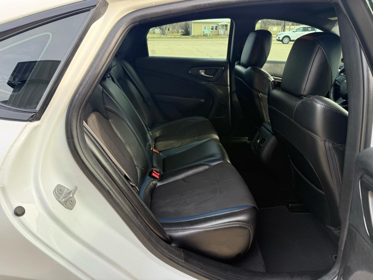 Chrysler 200 S AWD 2015