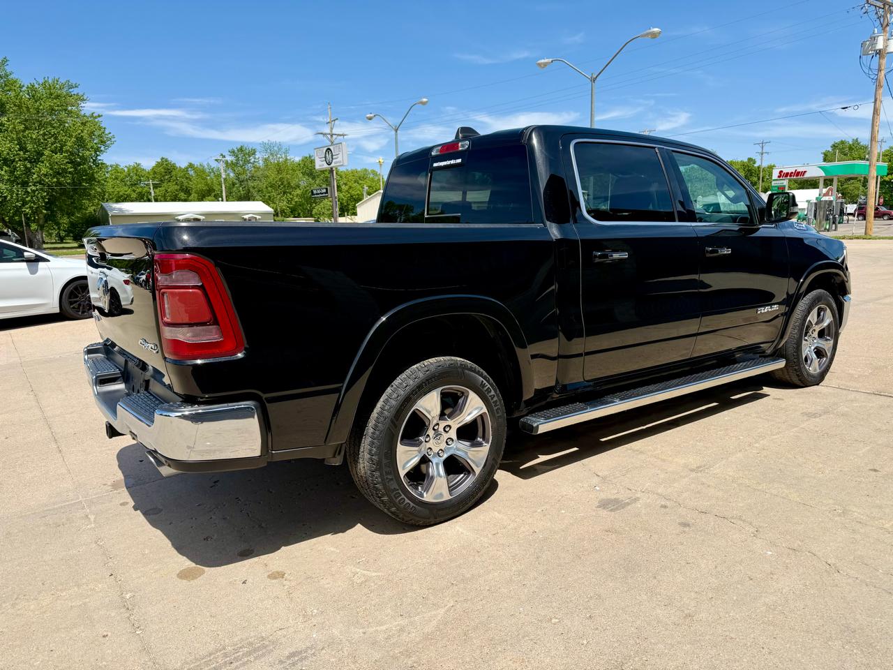 RAM 1500 Laramie Crew Cab SWB 4WD 2019