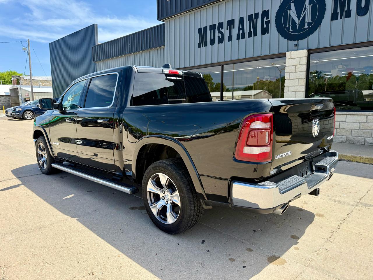 RAM 1500 Laramie Crew Cab SWB 4WD 2019