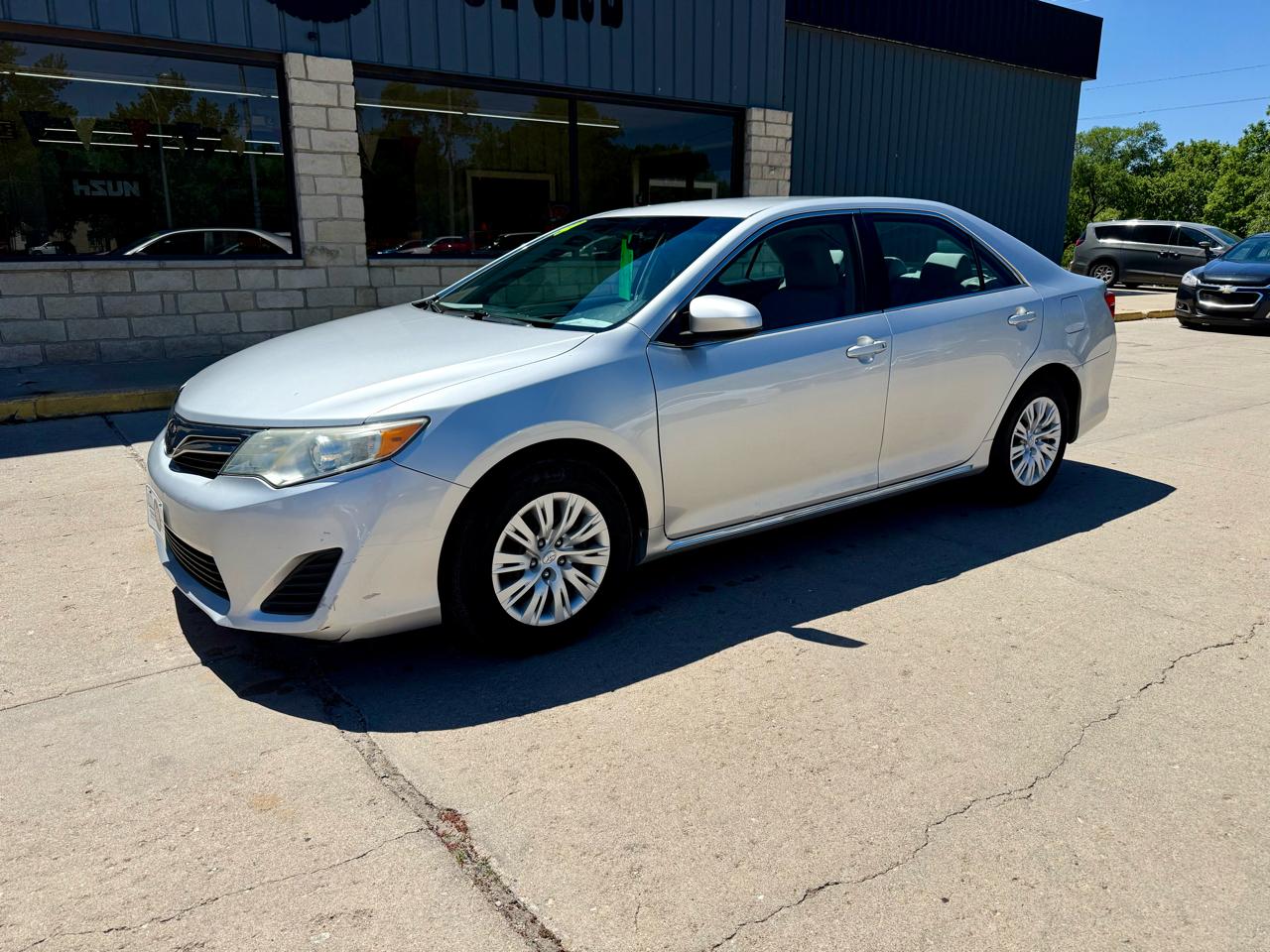 Toyota Camry 4dr Sedan LE 2014