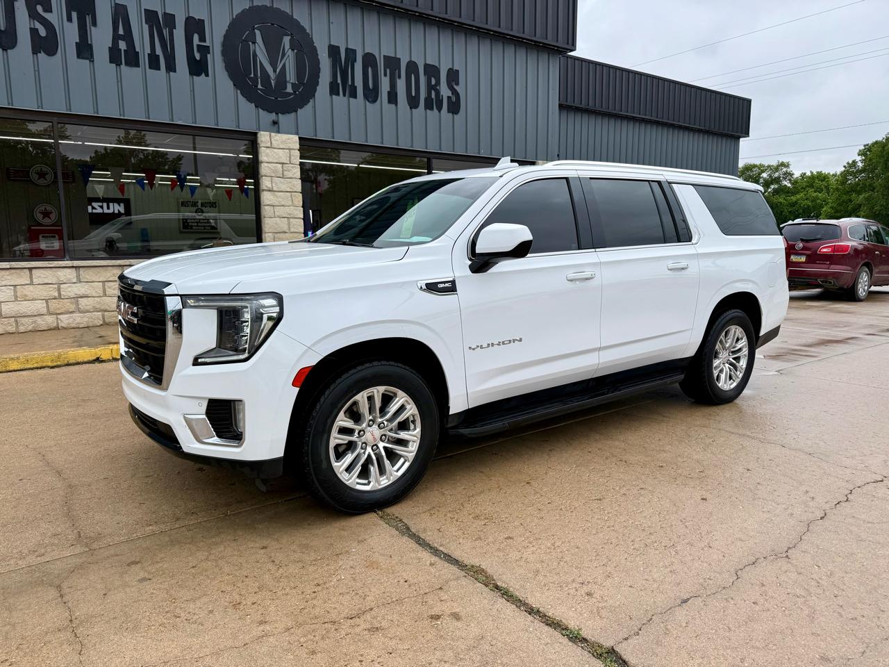 GMC Yukon XL 4WD 4dr SLE 2022