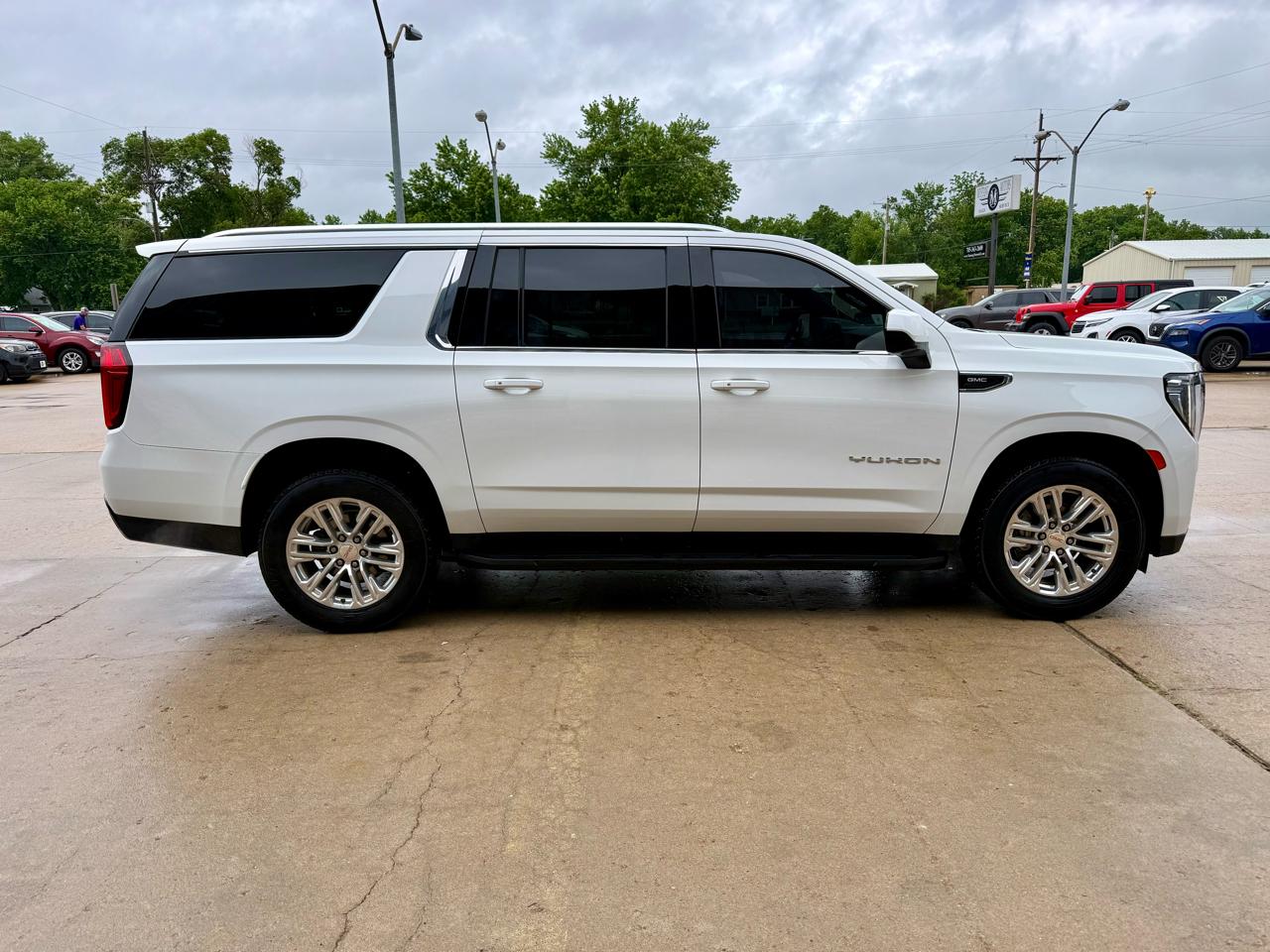 GMC Yukon XL 4WD 4dr SLE 2022