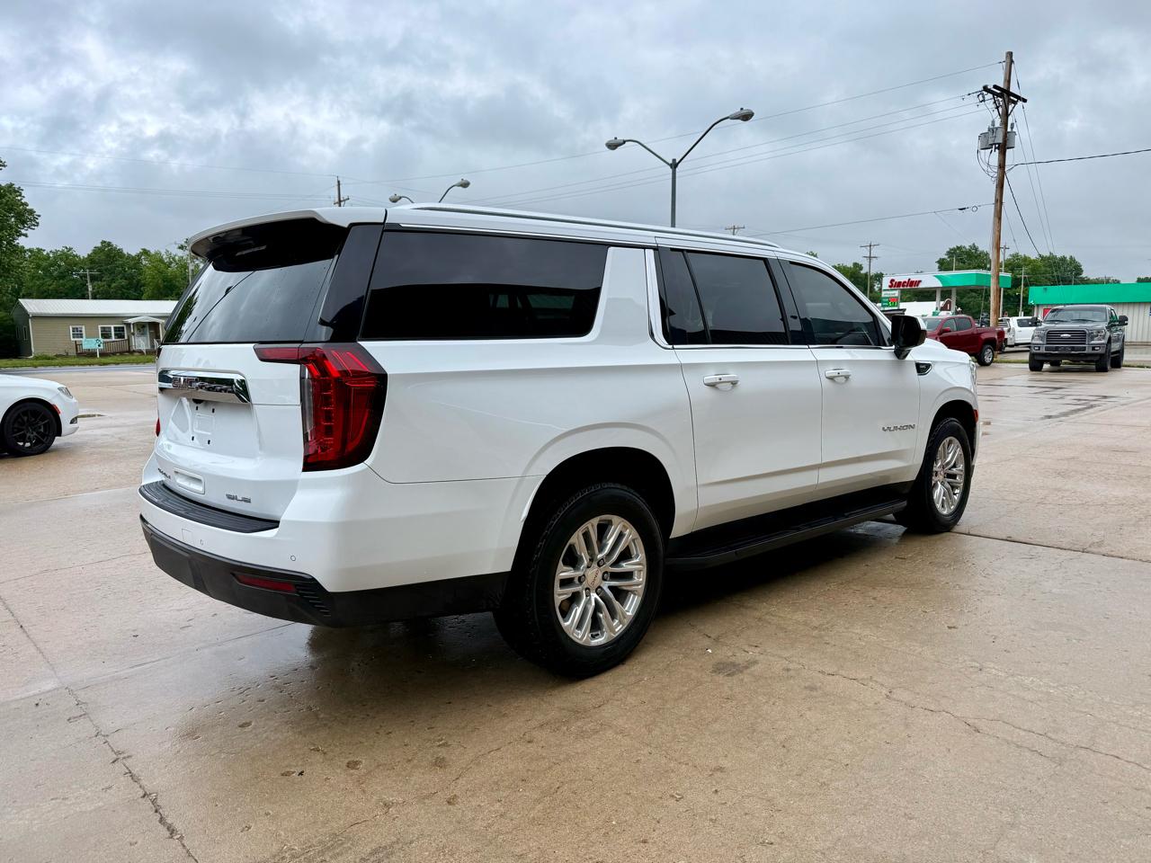 GMC Yukon XL 4WD 4dr SLE 2022