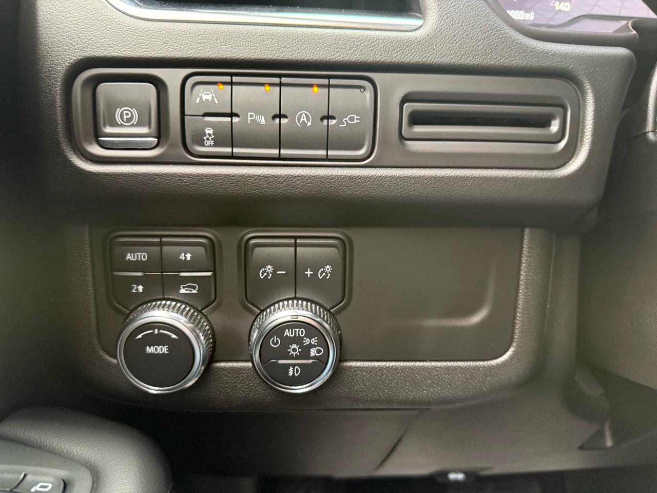 GMC Yukon XL 4WD 4dr SLE 2022
