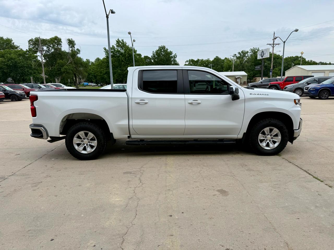Chevrolet Silverado 1500 LTD 4WD Crew Cab 147" LT w/1LT 2022