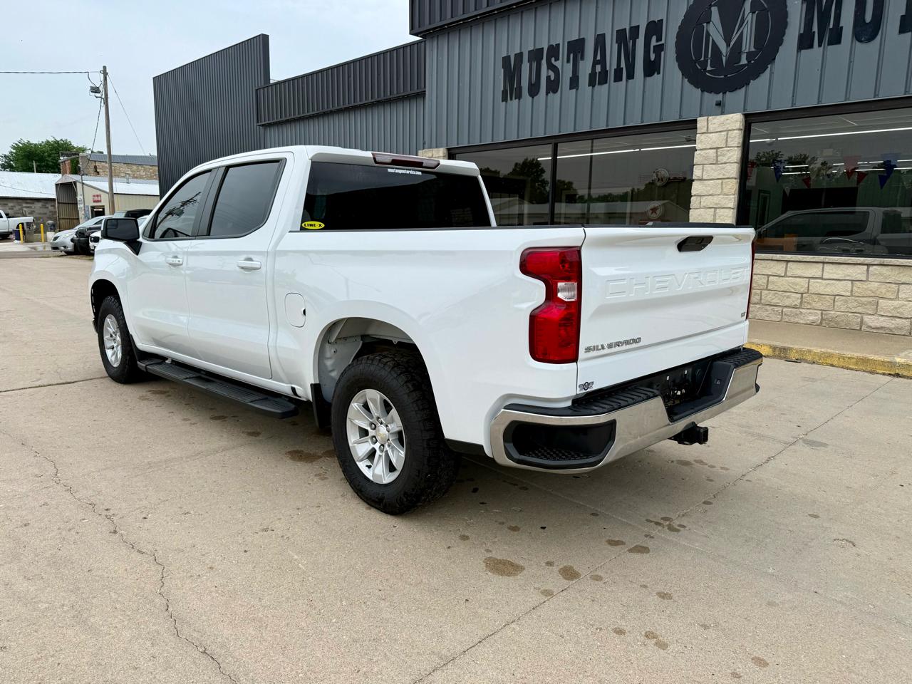 Chevrolet Silverado 1500 LTD 4WD Crew Cab 147" LT w/1LT 2022