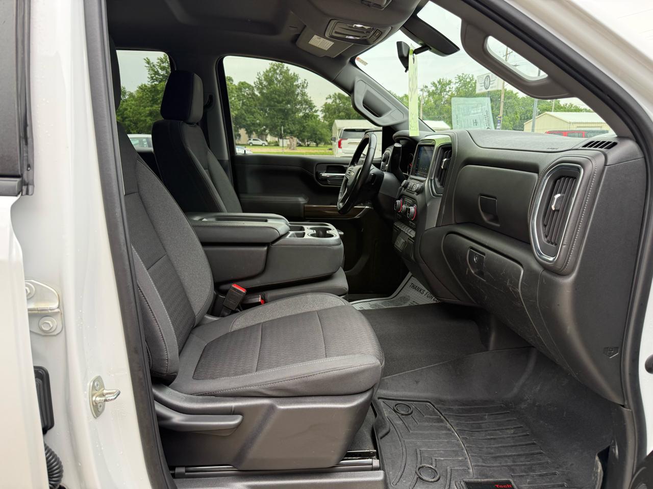 Chevrolet Silverado 1500 LTD 4WD Crew Cab 147" LT w/1LT 2022