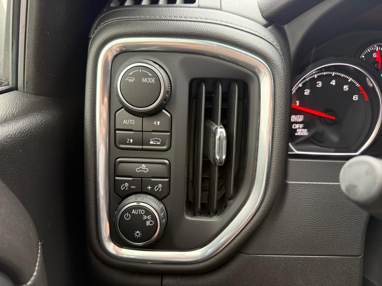 Chevrolet Silverado 1500 LTD 4WD Crew Cab 147" LT w/1LT 2022
