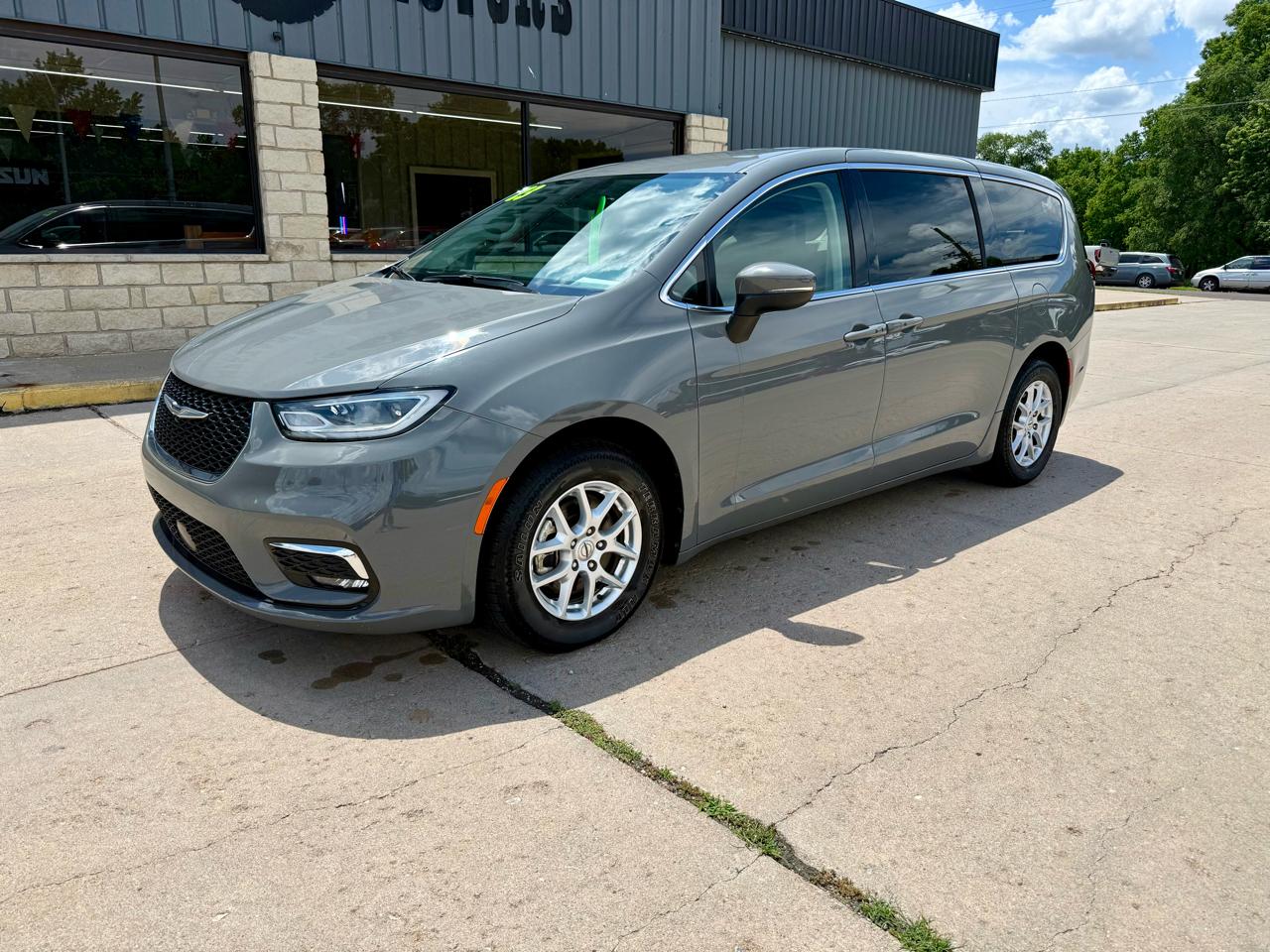 Chrysler Pacifica Touring L FWD 2023