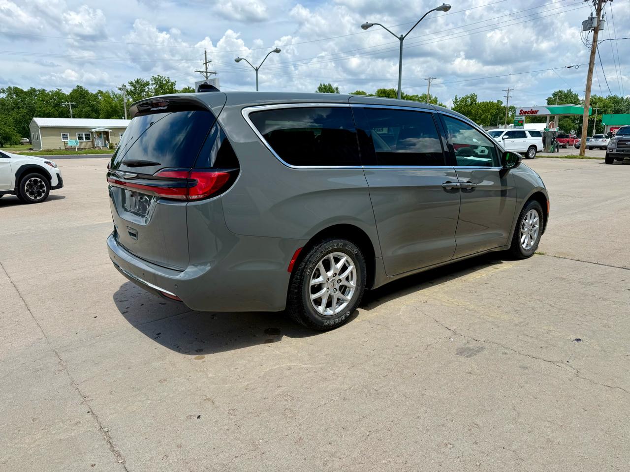 Chrysler Pacifica Touring L FWD 2023
