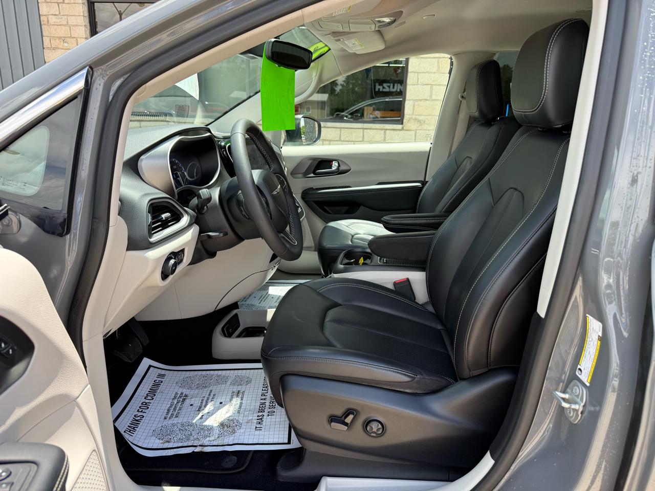 Chrysler Pacifica Touring L FWD 2023