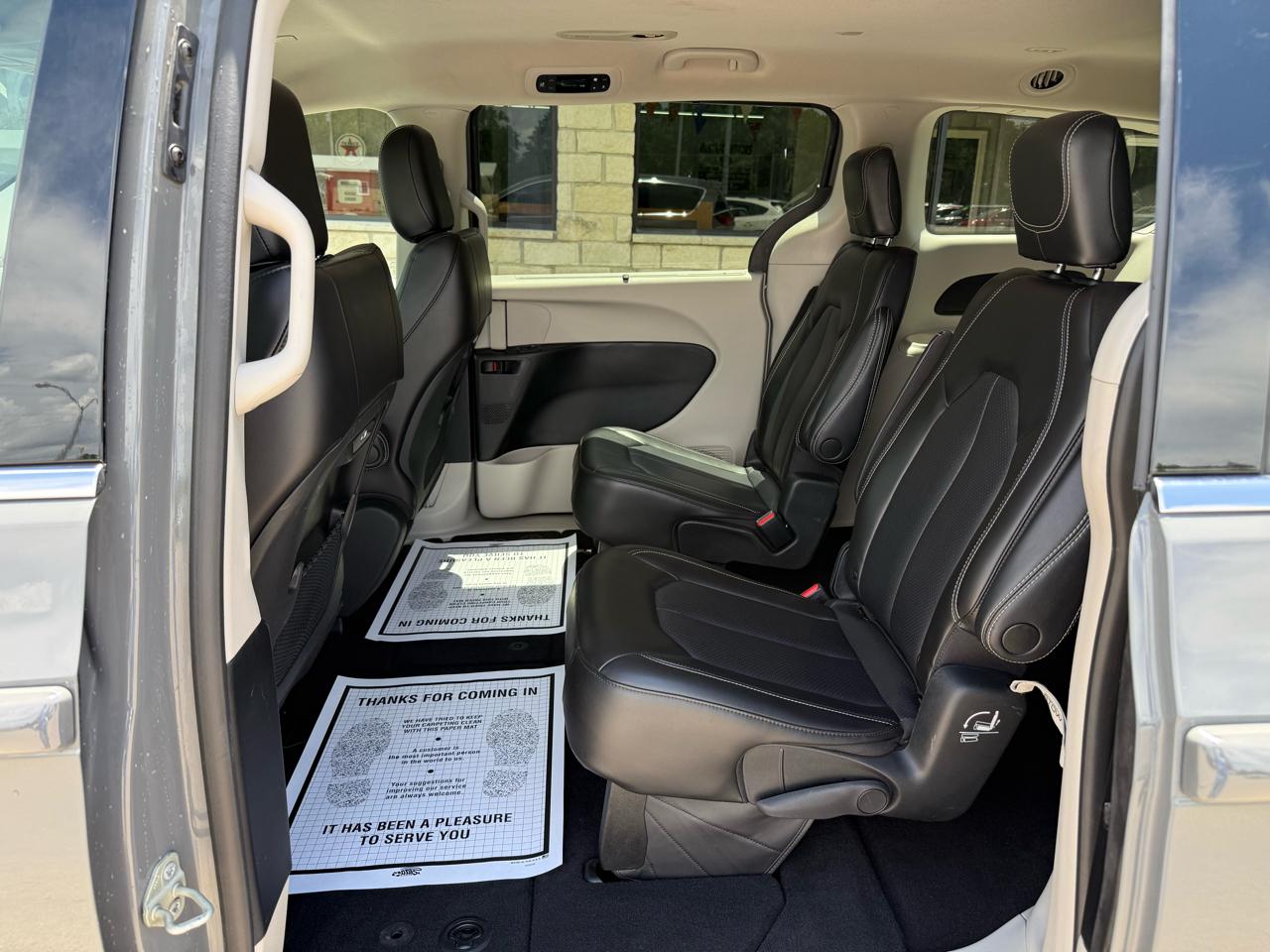 Chrysler Pacifica Touring L FWD 2023