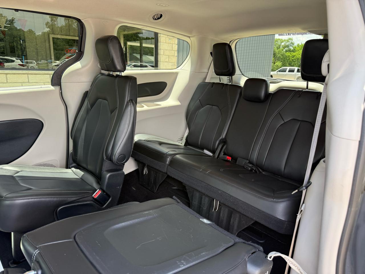 Chrysler Pacifica Touring L FWD 2023