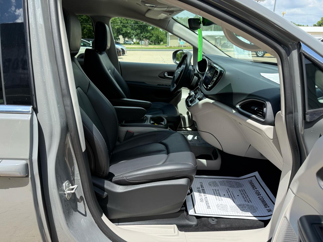 Chrysler Pacifica Touring L FWD 2023