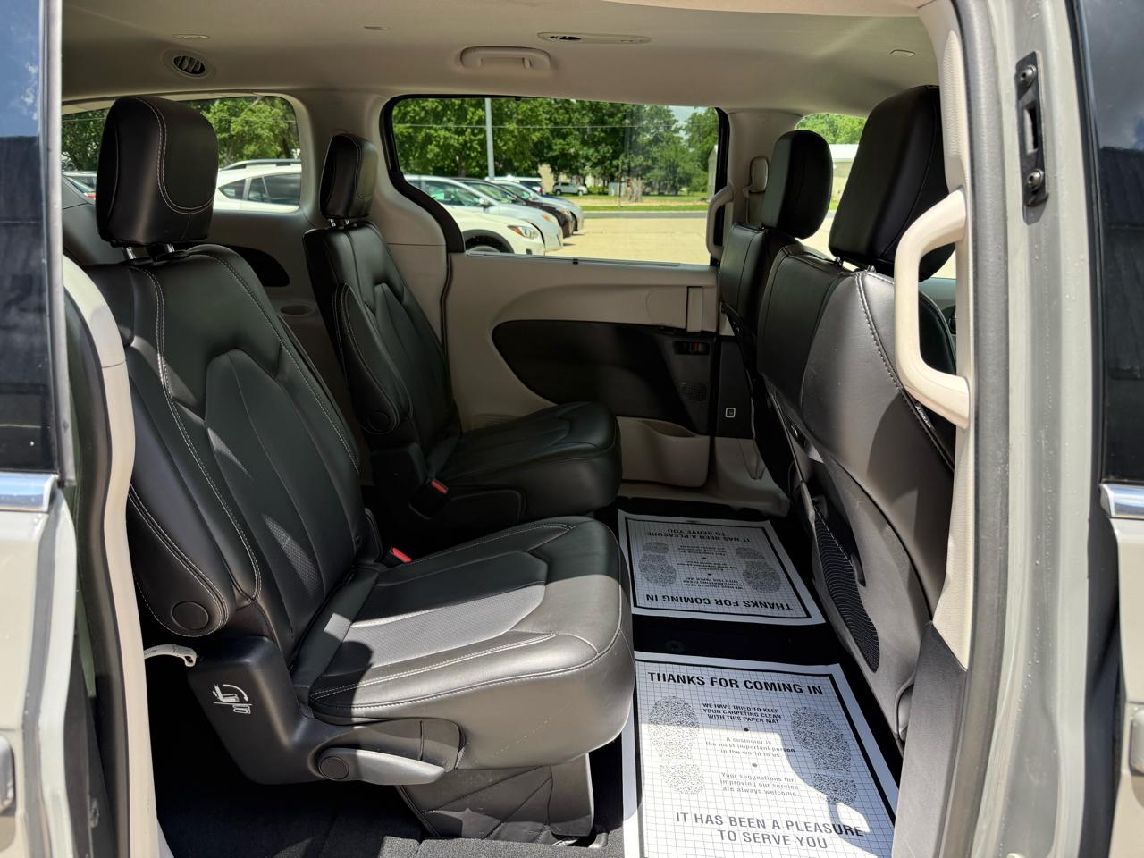 Chrysler Pacifica Touring L FWD 2023