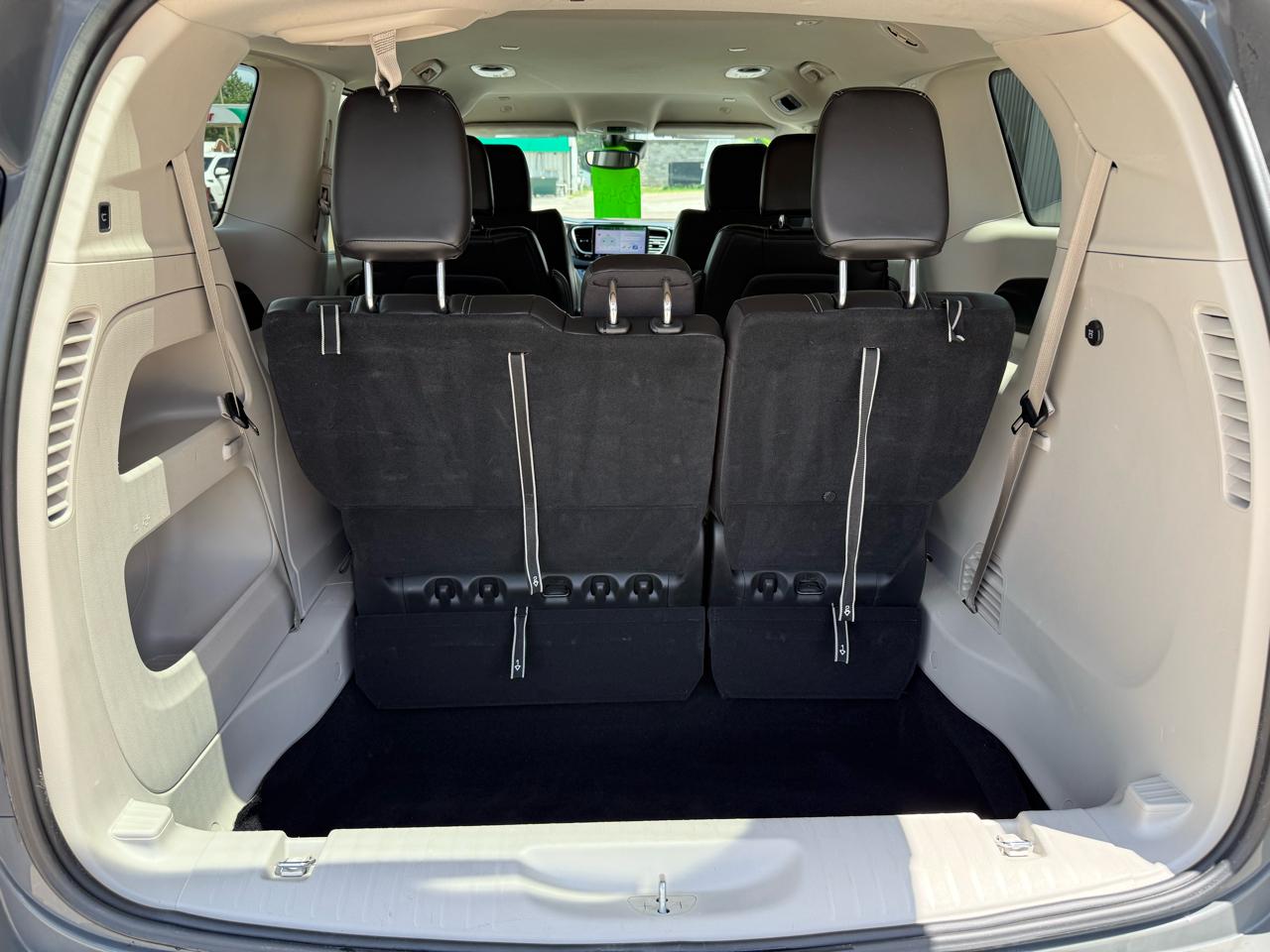 Chrysler Pacifica Touring L FWD 2023