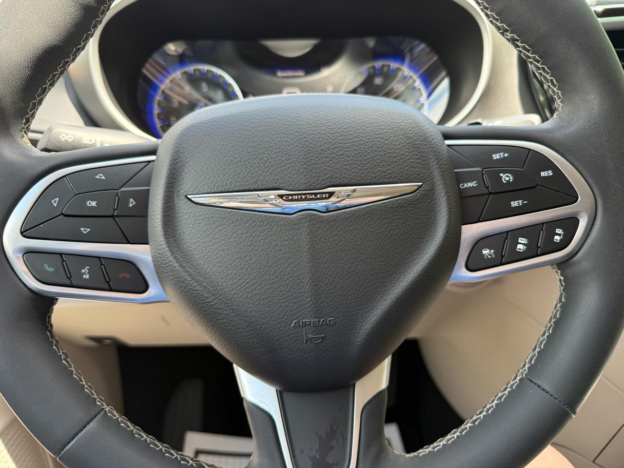 Chrysler Pacifica Touring L FWD 2023