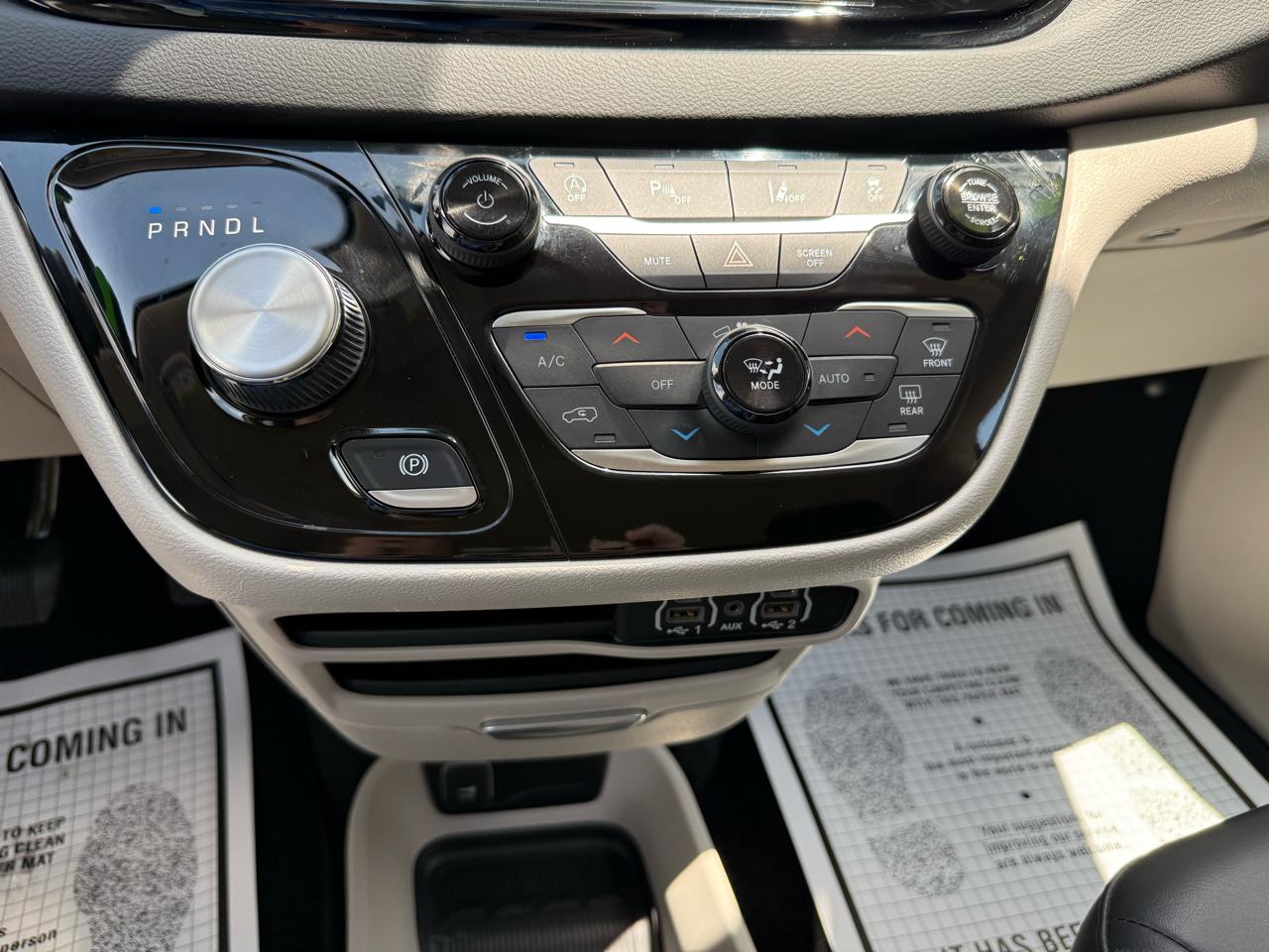 Chrysler Pacifica Touring L FWD 2023