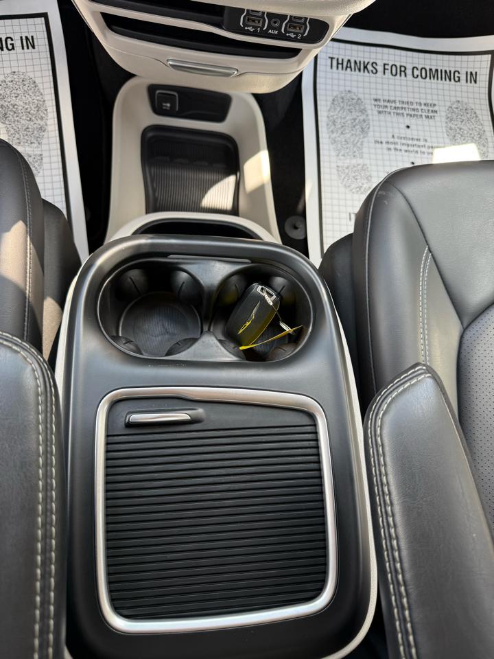 Chrysler Pacifica Touring L FWD 2023