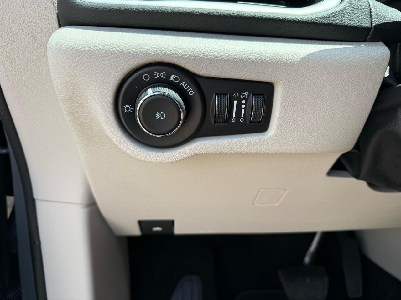 Chrysler Pacifica Touring L FWD 2023