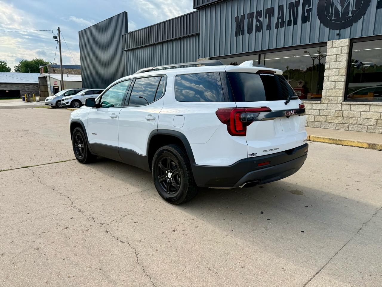 GMC Acadia AWD 4dr AT4 2020