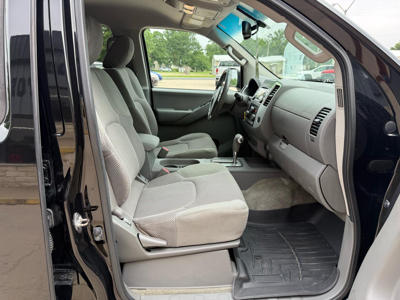 Nissan Frontier 4WD Crew Cab SWB Auto SV 2014