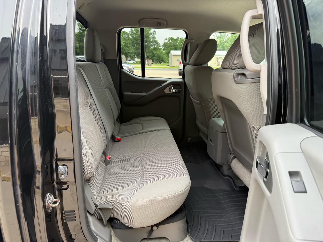 Nissan Frontier 4WD Crew Cab SWB Auto SV 2014