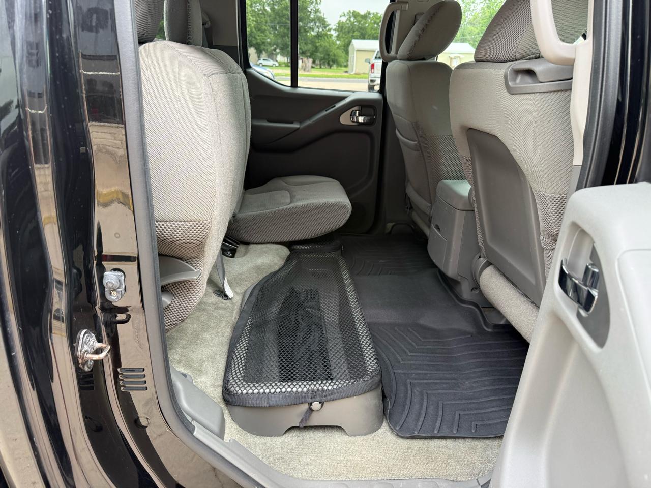 Nissan Frontier 4WD Crew Cab SWB Auto SV 2014