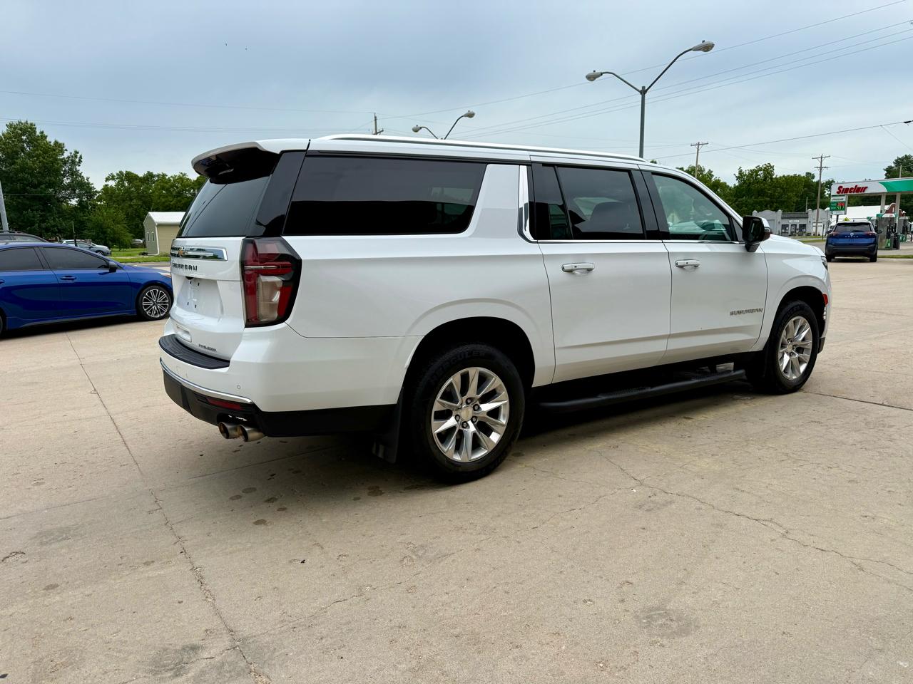 Chevrolet Suburban 4WD 4dr Premier 2022