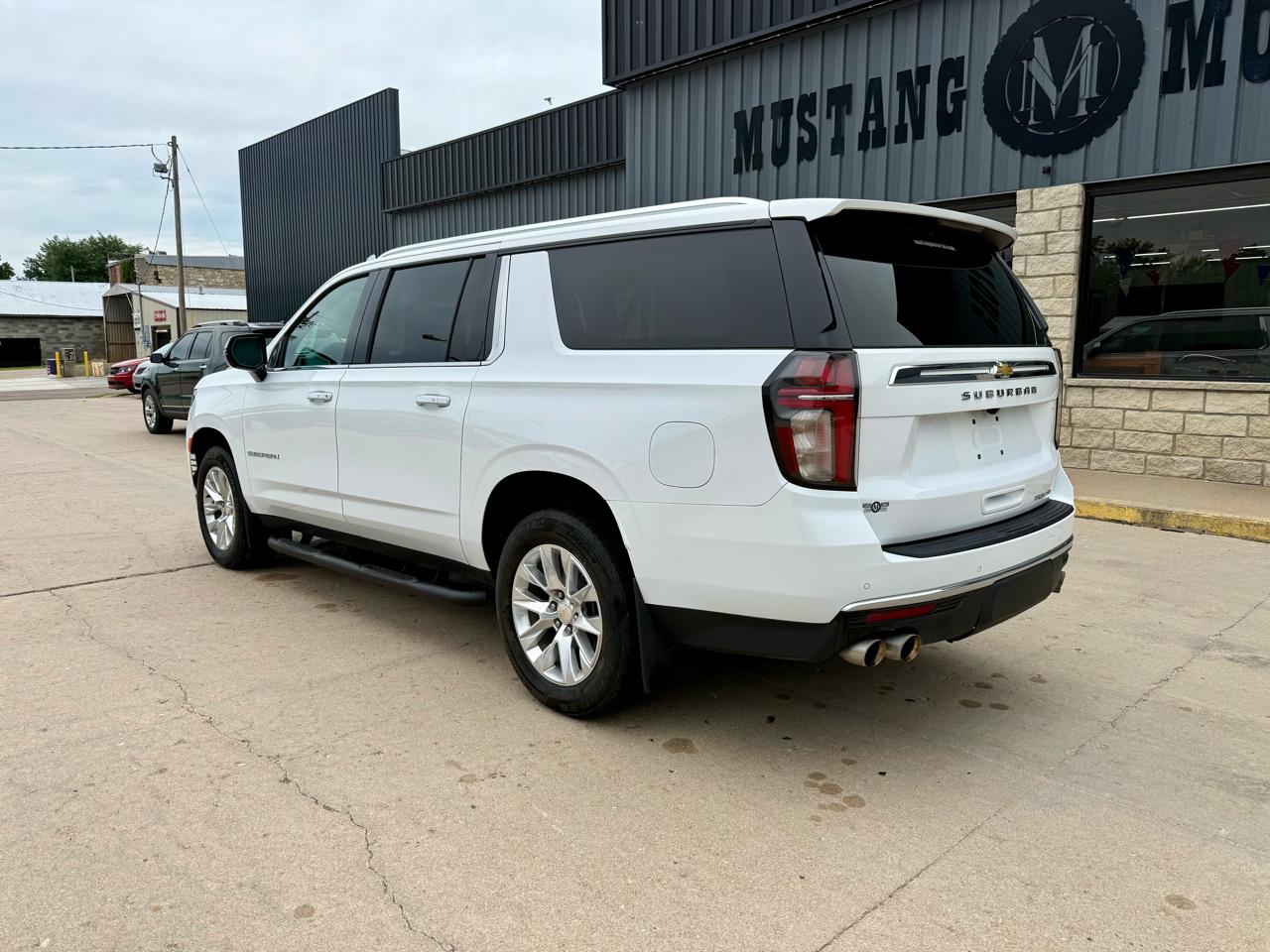 Chevrolet Suburban 4WD 4dr Premier 2022