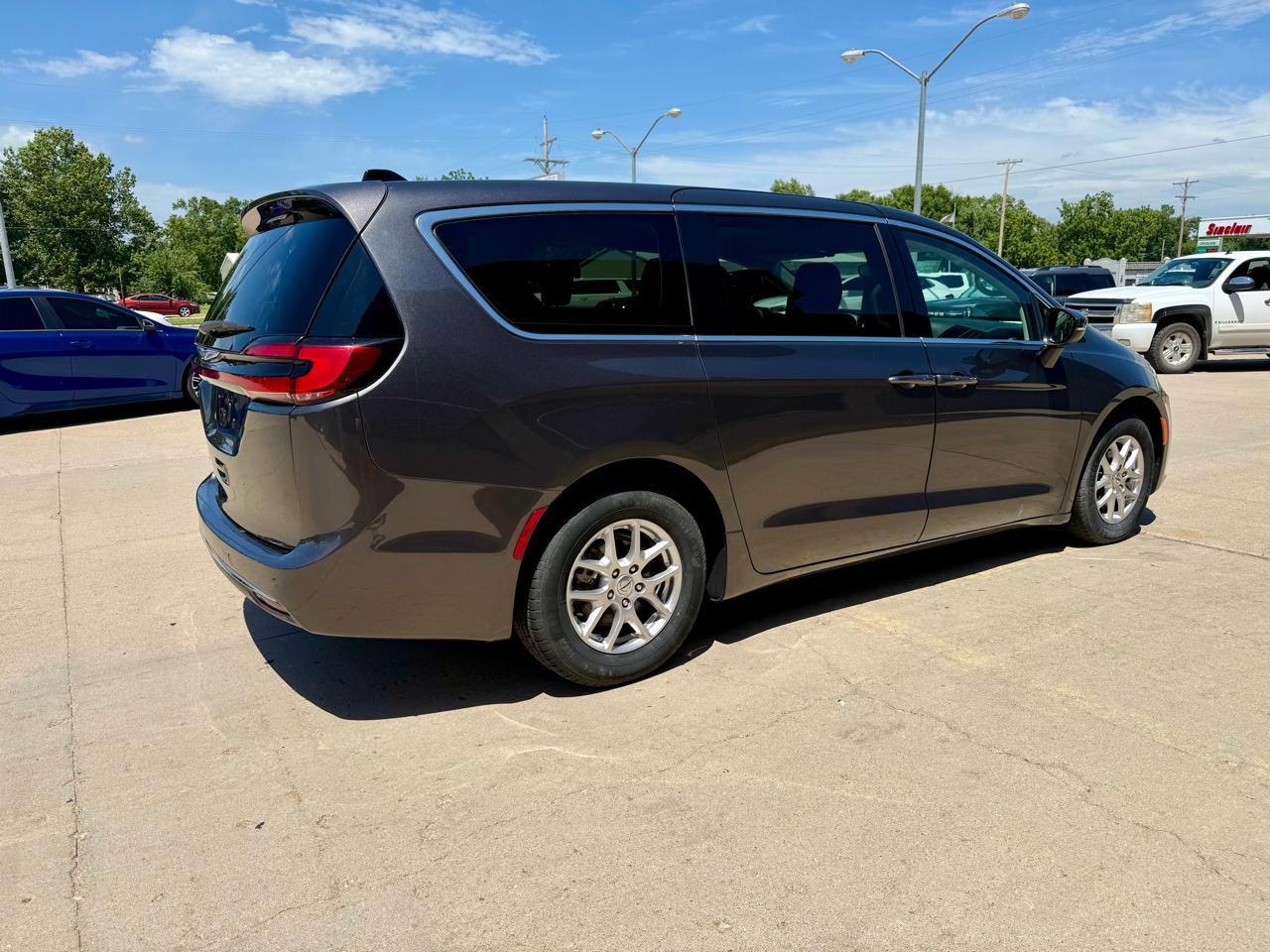Chrysler Pacifica Touring L FWD 2023