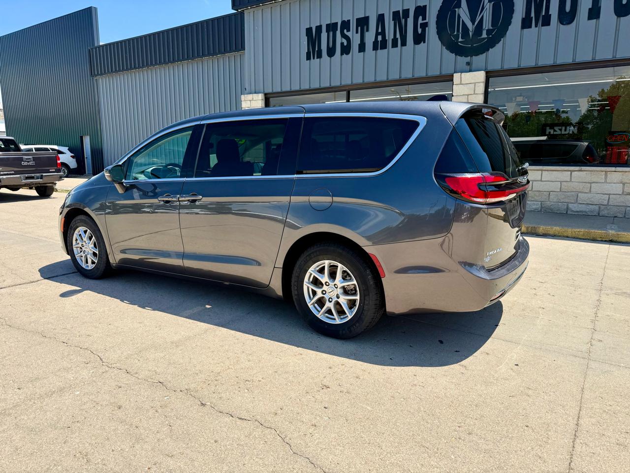 Chrysler Pacifica Touring L FWD 2023