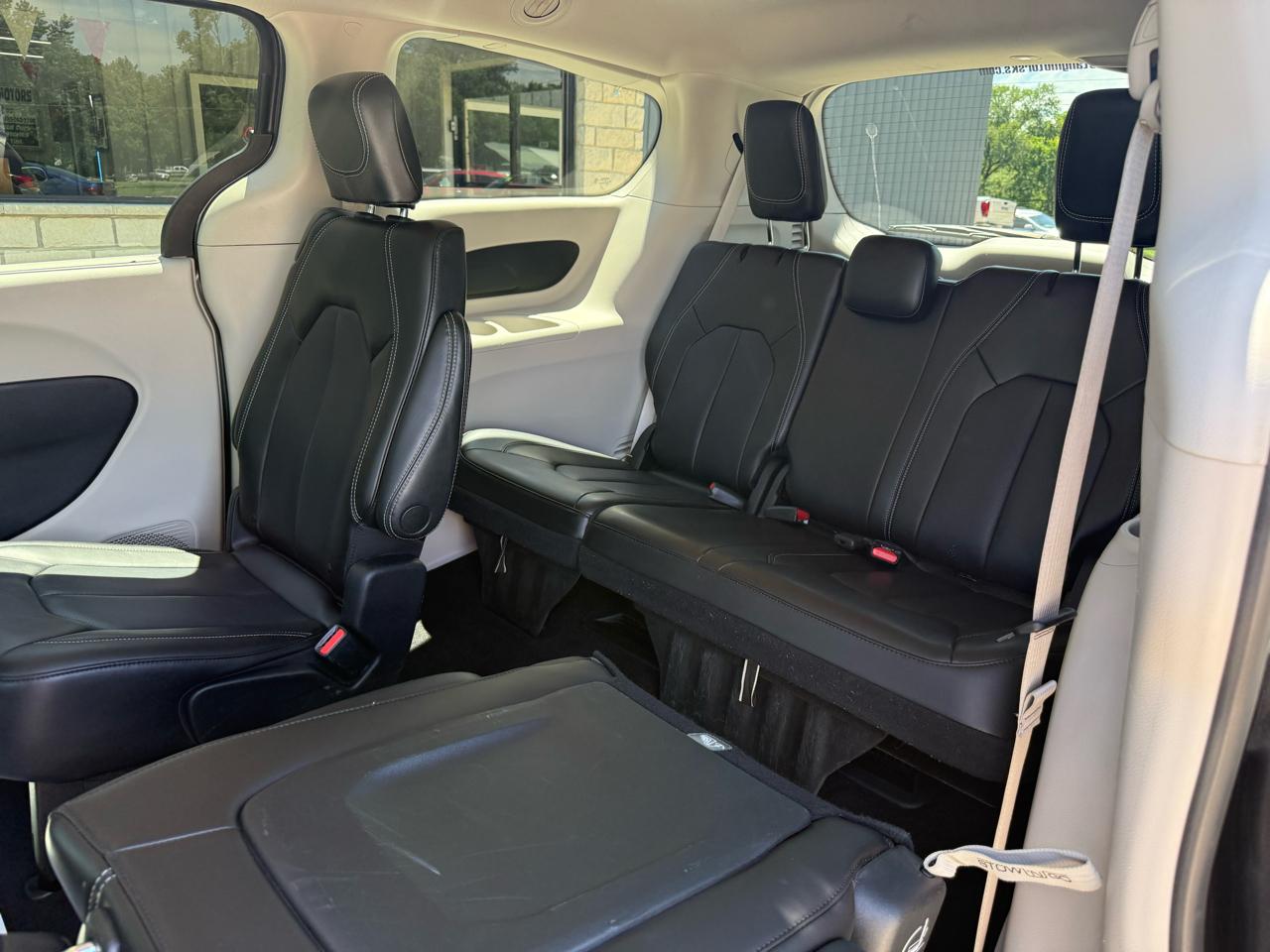 Chrysler Pacifica Touring L FWD 2023