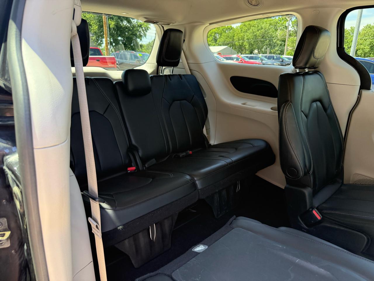 Chrysler Pacifica Touring L FWD 2023