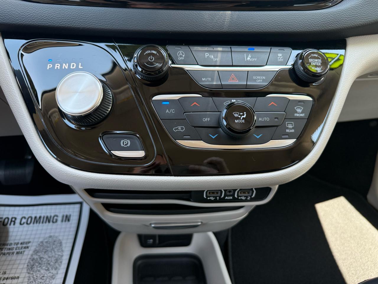 Chrysler Pacifica Touring L FWD 2023