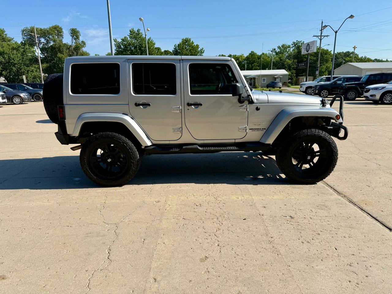 Jeep Wrangler Unlimited 4WD 4dr Sahara 2011