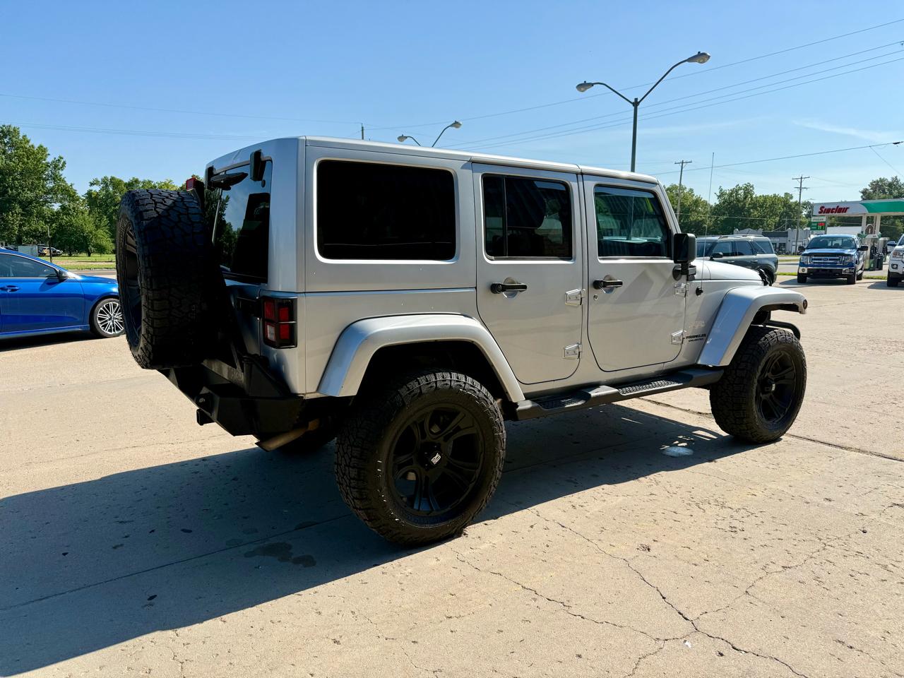 Jeep Wrangler Unlimited 4WD 4dr Sahara 2011