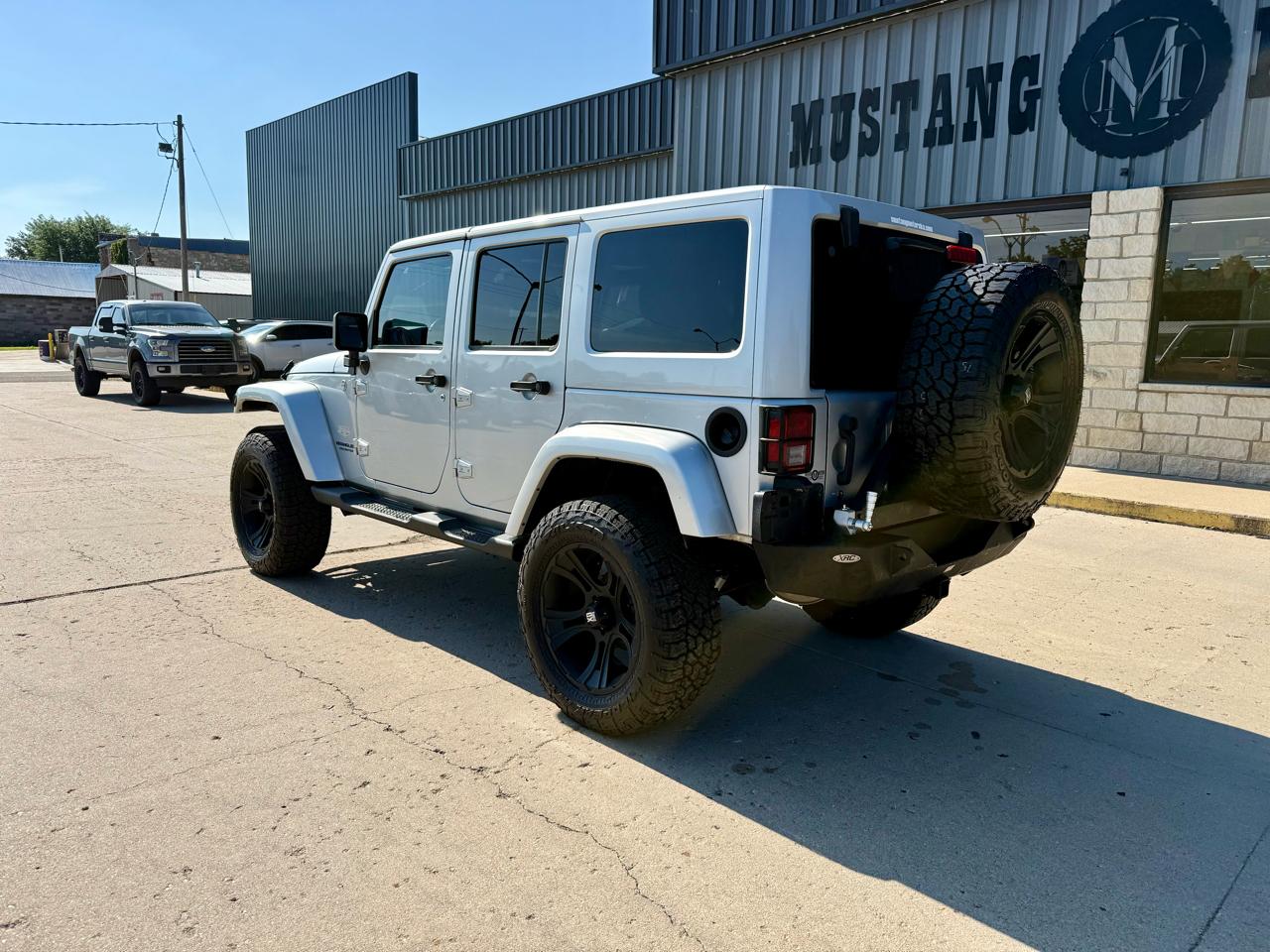 Jeep Wrangler Unlimited 4WD 4dr Sahara 2011