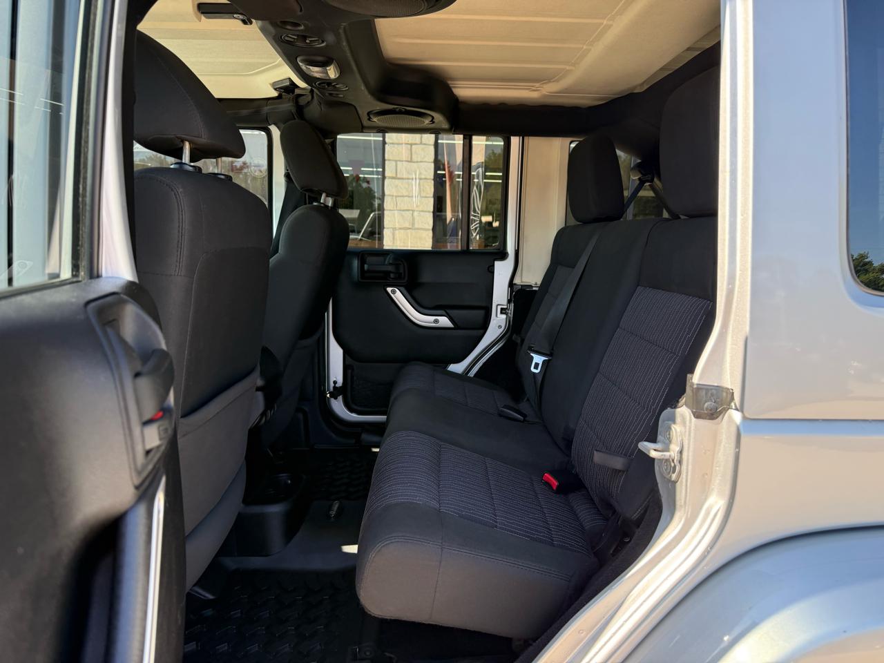 Jeep Wrangler Unlimited 4WD 4dr Sahara 2011