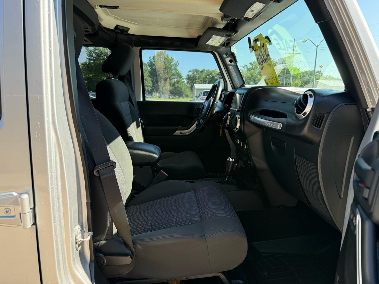 Jeep Wrangler Unlimited 4WD 4dr Sahara 2011