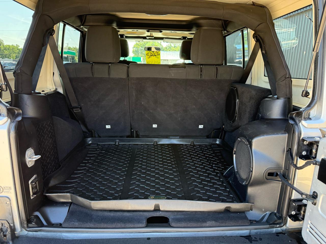Jeep Wrangler Unlimited 4WD 4dr Sahara 2011